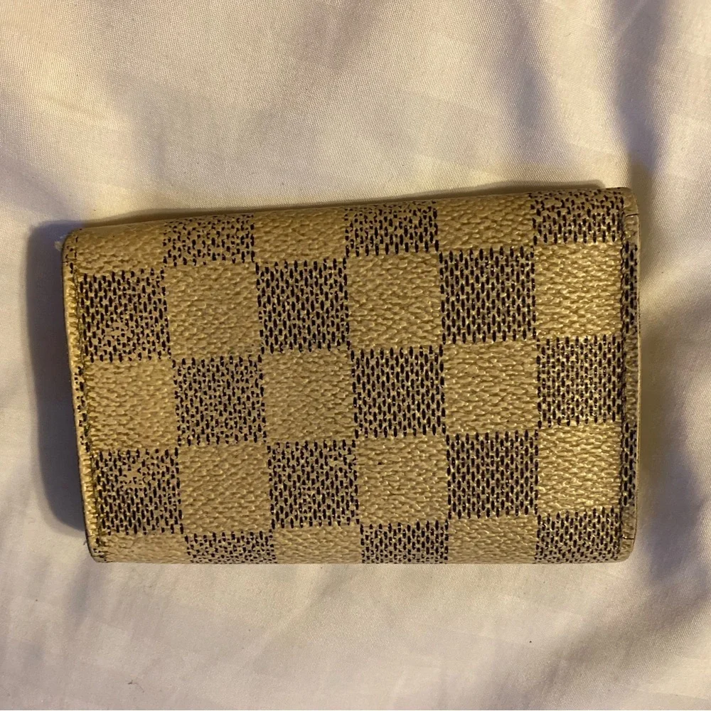 Louis Vuitton daimer keychain wallet